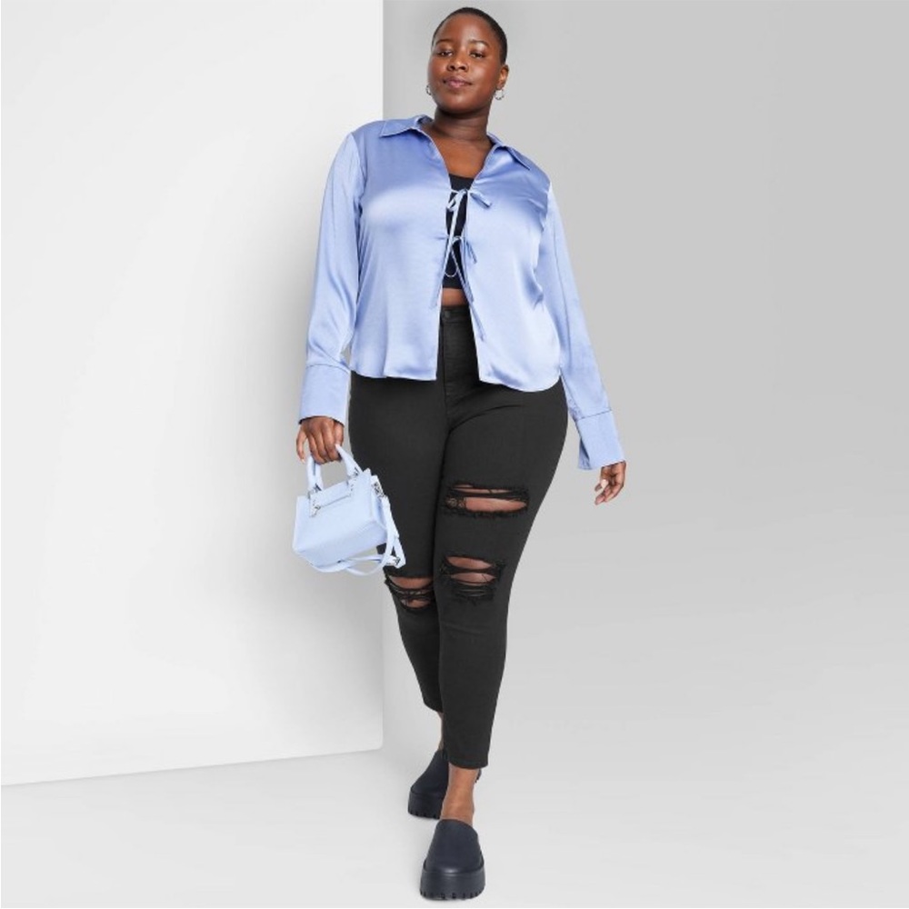 NWT Super High-rise Distressed Jeans